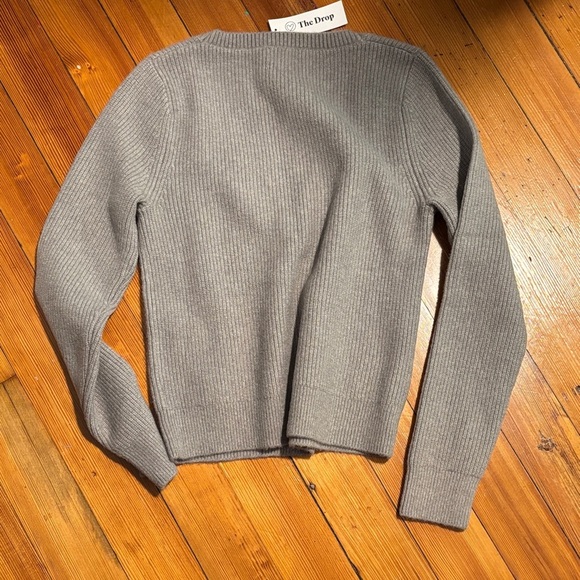 The Drop Women's Gray V-Neck Sweater - Picture 5 of 6